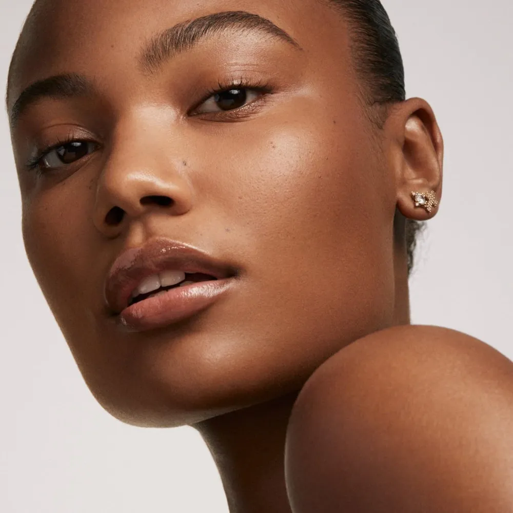 Fenty Base Líquida Pro Filt’r Soft Matte Longwear tono 425 – by Rihanna
