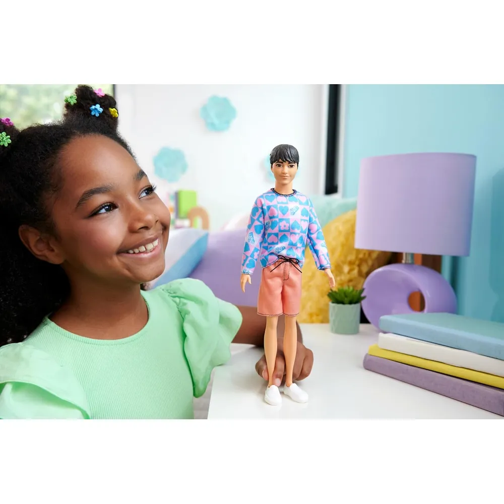 b0cb6kmjmx_1_webp.webp KEN BARBIE FASHIONISTAS 219 MUÑECO CAMISA ROSA AZUL Y SHORT