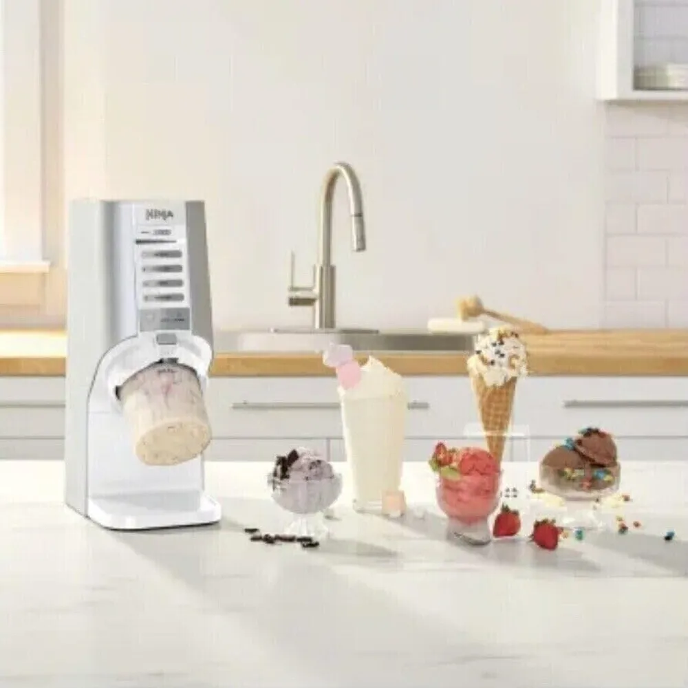 NINJA MÁQUINA HELADOS CREAMI BREEZE NC100 2 PT / 0.95 L | BLANCO
