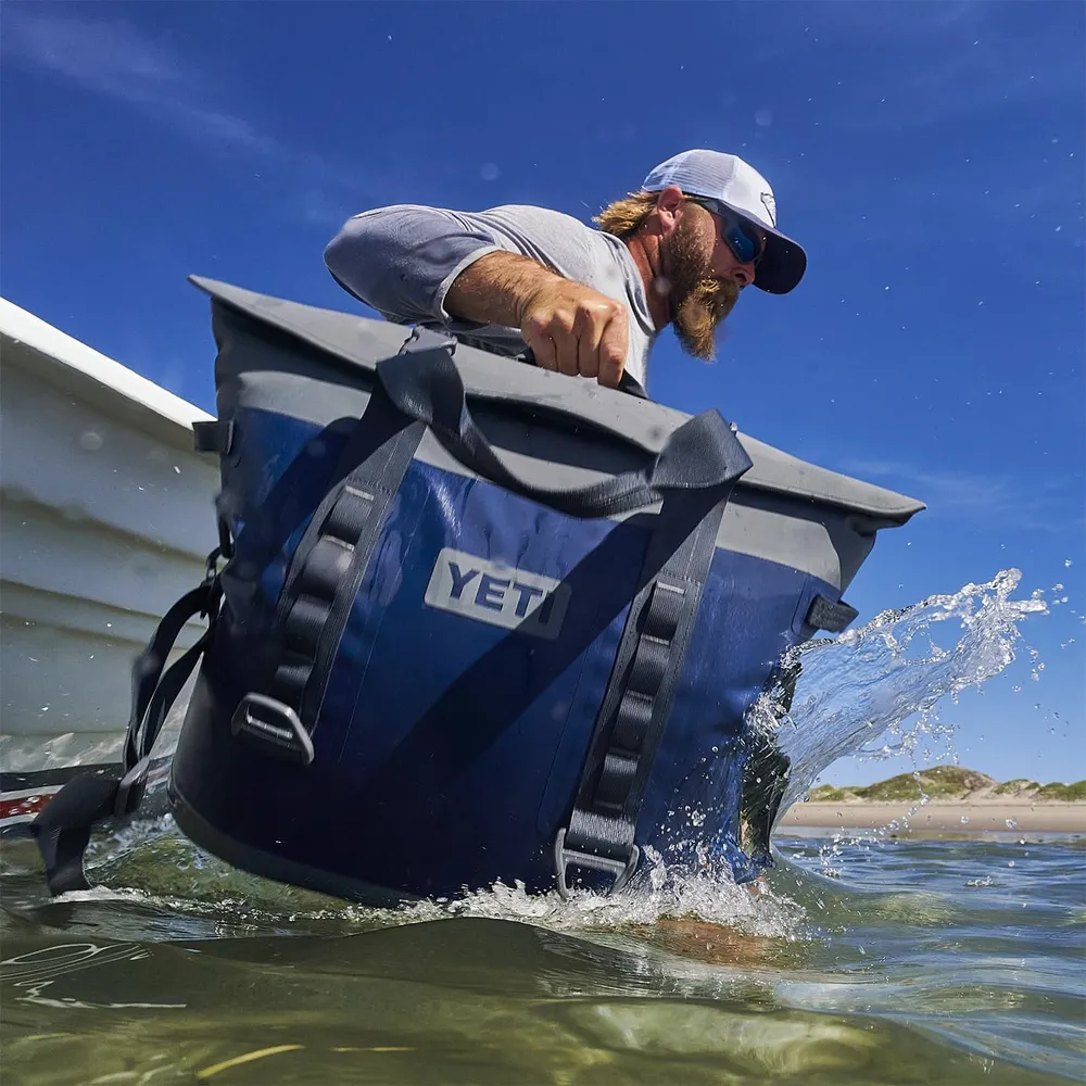 YETI Hopper M30 Cooler Portátil Protección Magnética | Azul Marino