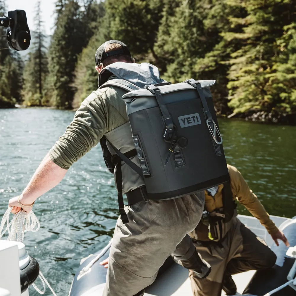 YETI Hopper M40 Cooler Portátil Protección Magnética | Gris