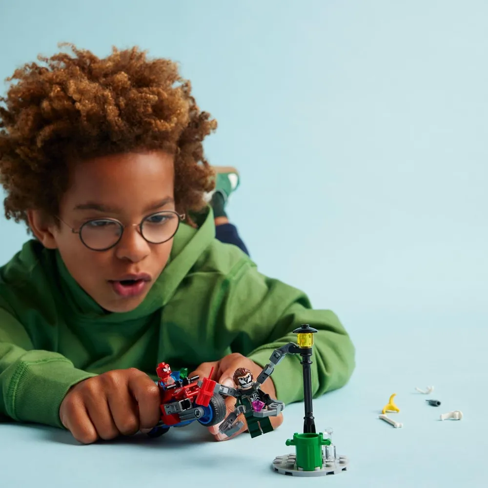 Lego Marvel Persecución en moto Spider-Man vs Doctor Octopus, 2 figuras