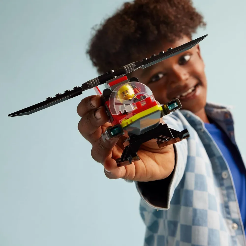 Lego City Helicóptero de bomberos con minifigura piloto, juguete 5+