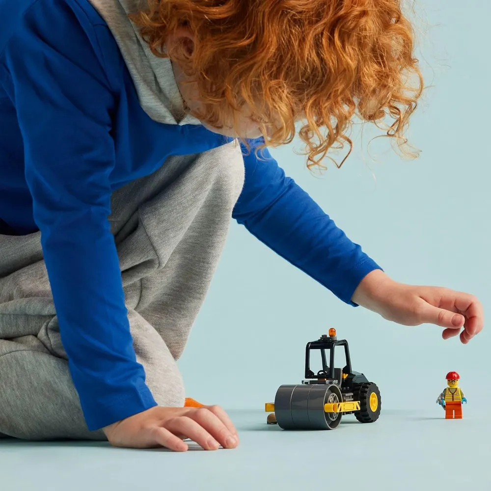 b0cgycs73f_3_webp.webp Lego City Apisonadora de juguete con minifigura, set de construcción