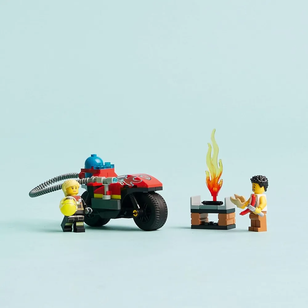 Lego City Set de juego de bomberos en motocicleta con 2 minifiguras