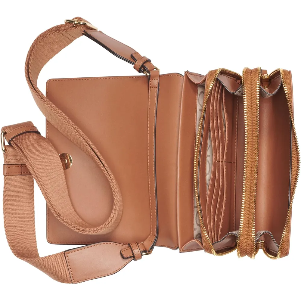 b0chkwfq63_1_webp.webp Calvin Klein | Bolso Cámara Millie con Triple Compartimento Crossbody