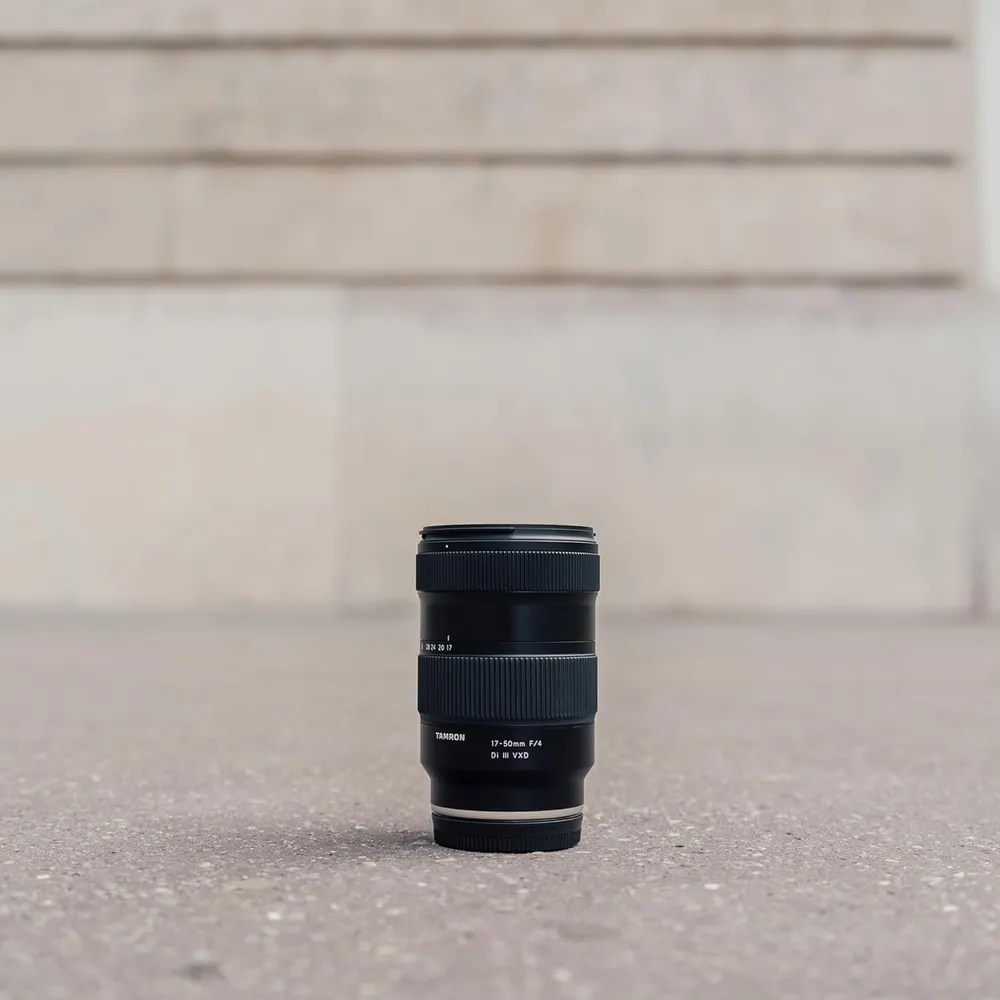 b0clfh564s_4_webp.webp Tamron lente 1.7-5cm f/4 DI III VXD | Negro