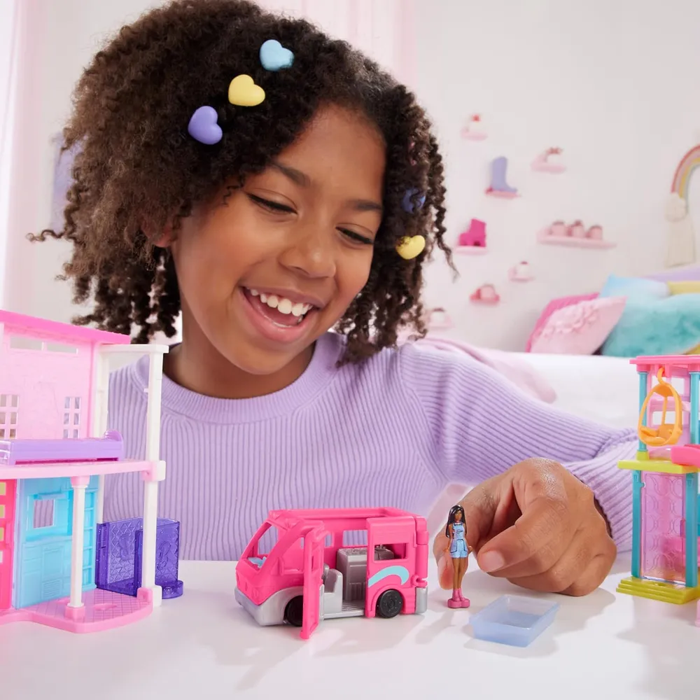 BARBIE MINI BARBIELAND CASA DE ENSUEÑO CON VEHÍCULOS