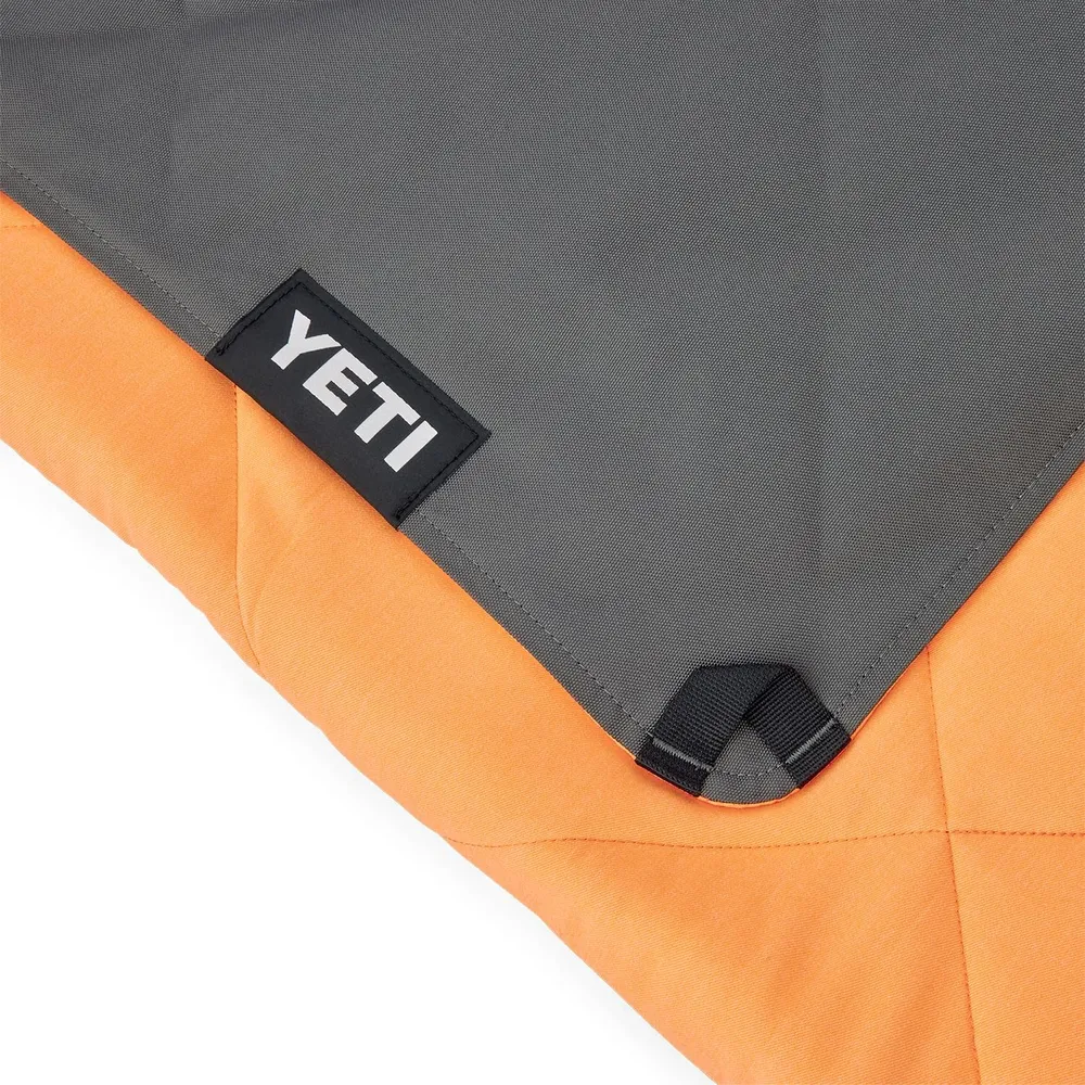 b0ct6bdrys_5_webp.webp YETI Lowlamds Manta Multiusos con bolsita para viaje | Naranja