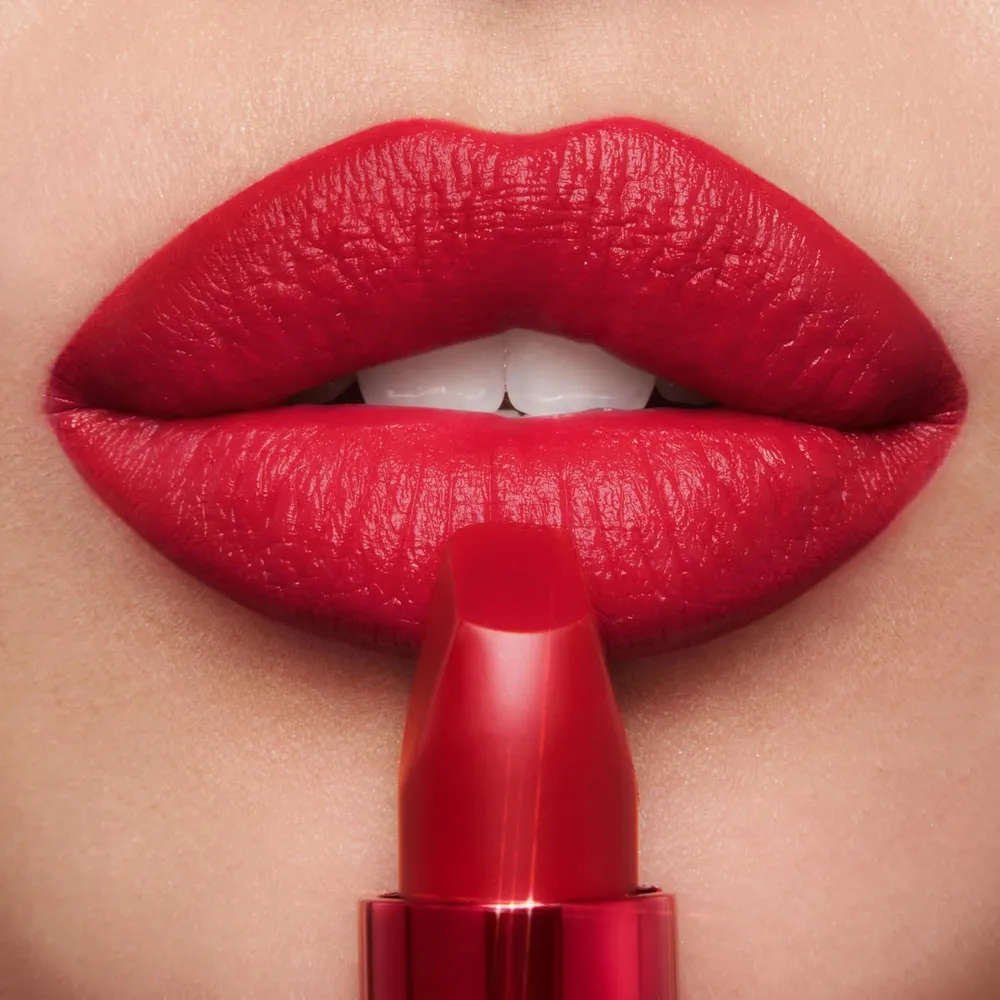 Charlotte Tilbury Revolution Lápiz labial mate | Hollywood Vixen - rojo brillante