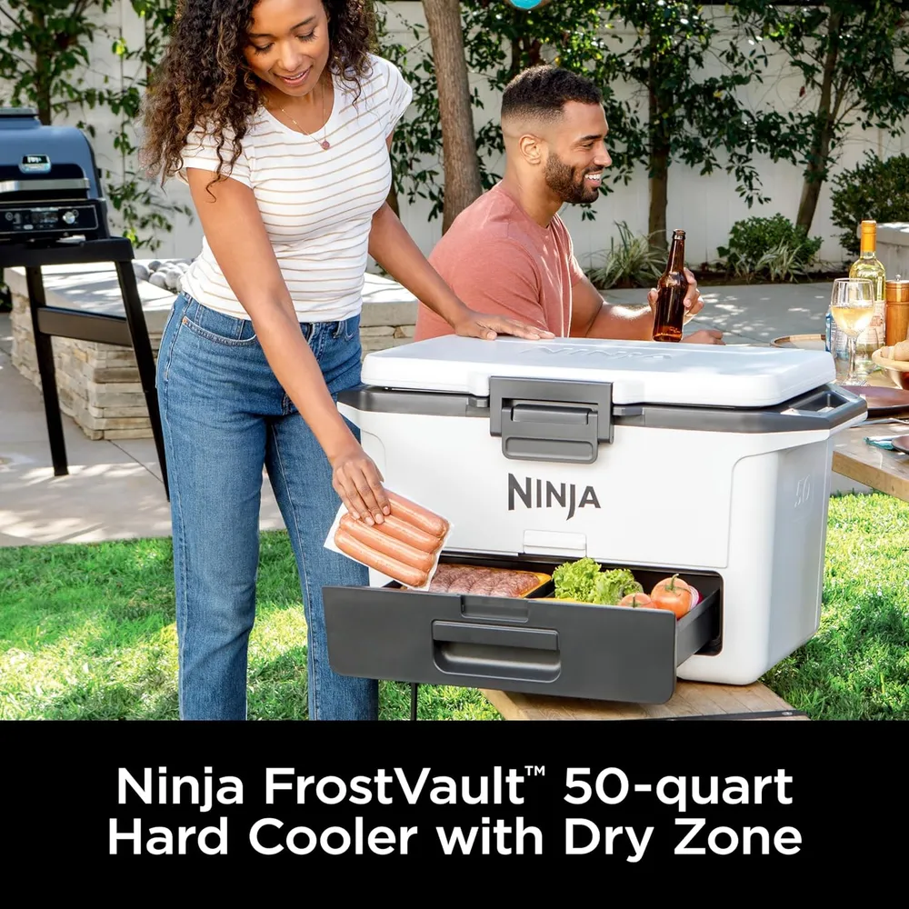 b0cv5m1dk2_1_webp.webp Ninja enfriador duro FB151WH Frostvault con cajón seco, alta resistencia, 50 qt / 47,3 L | Blanco Nube