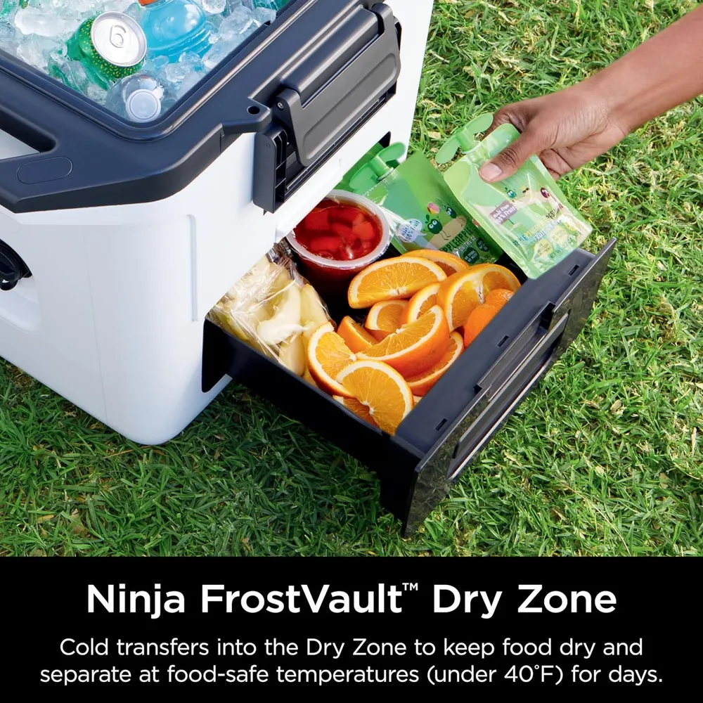 b0cv5nlpsx_2_webp.webp Ninja enfriador duro FB131WH Frostvault, con cajón seco, alta resistencia, 30 qt / 28,4 L | Blanco Nube