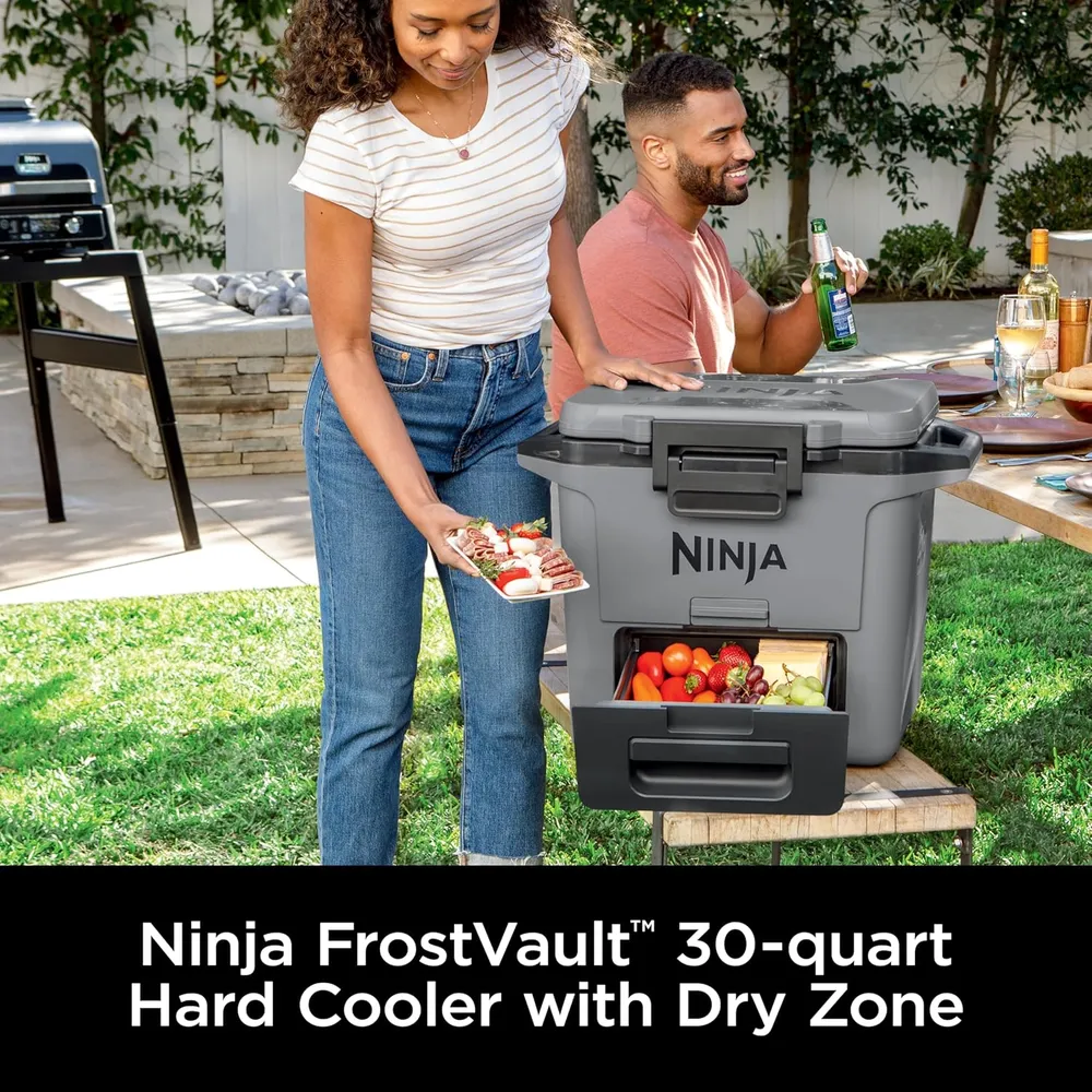b0cv5nlpsy_1_webp.webp Ninja enfriador duro FB131GY Frostvault, con cajón seco, alta resistencia, 30 qt / 28,4 L | Gris