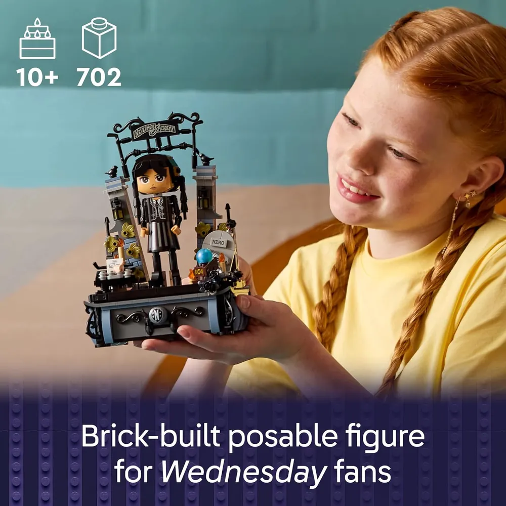 LEGO WEDNESDAY ADDAMS CON BASE DE EXHIBICIÓN