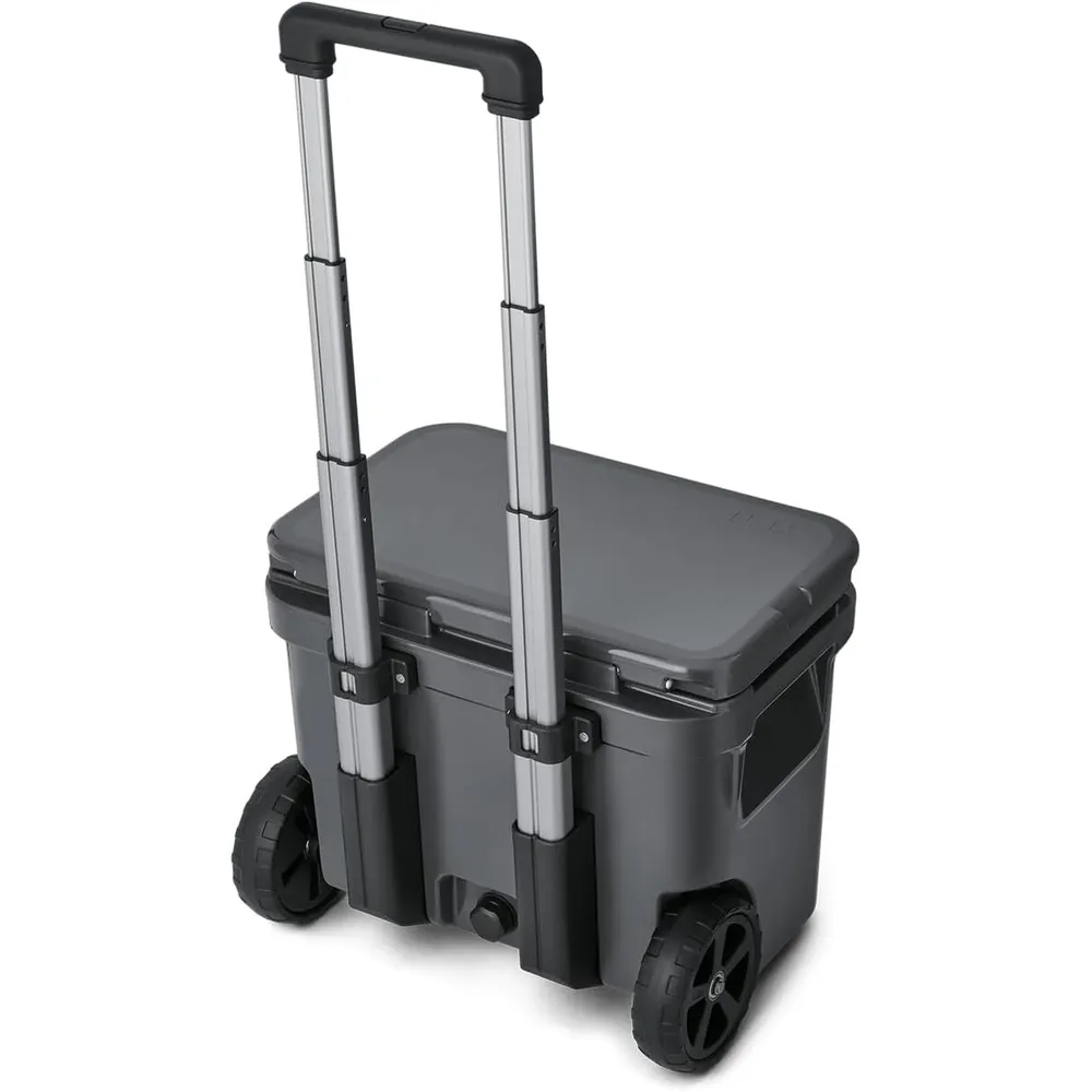 b0d1s5m6jh_4_webp.webp YETI Roadie 32 Cooler Con Ruedas Y Mango Retráctil | Gris