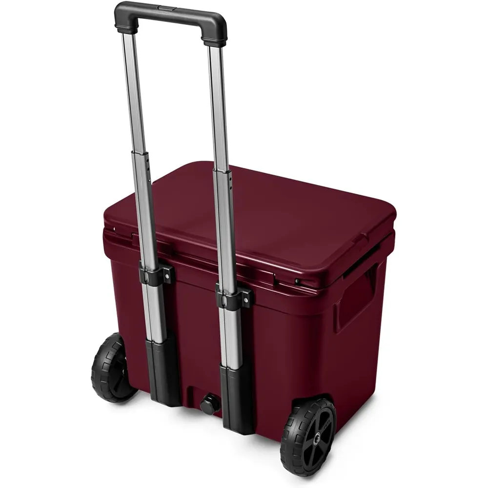 b0d6wzj4sy_5_webp.webp YETI Roadie 60 Cooler Con Ruedas Y Mango Retráctil | Guinda