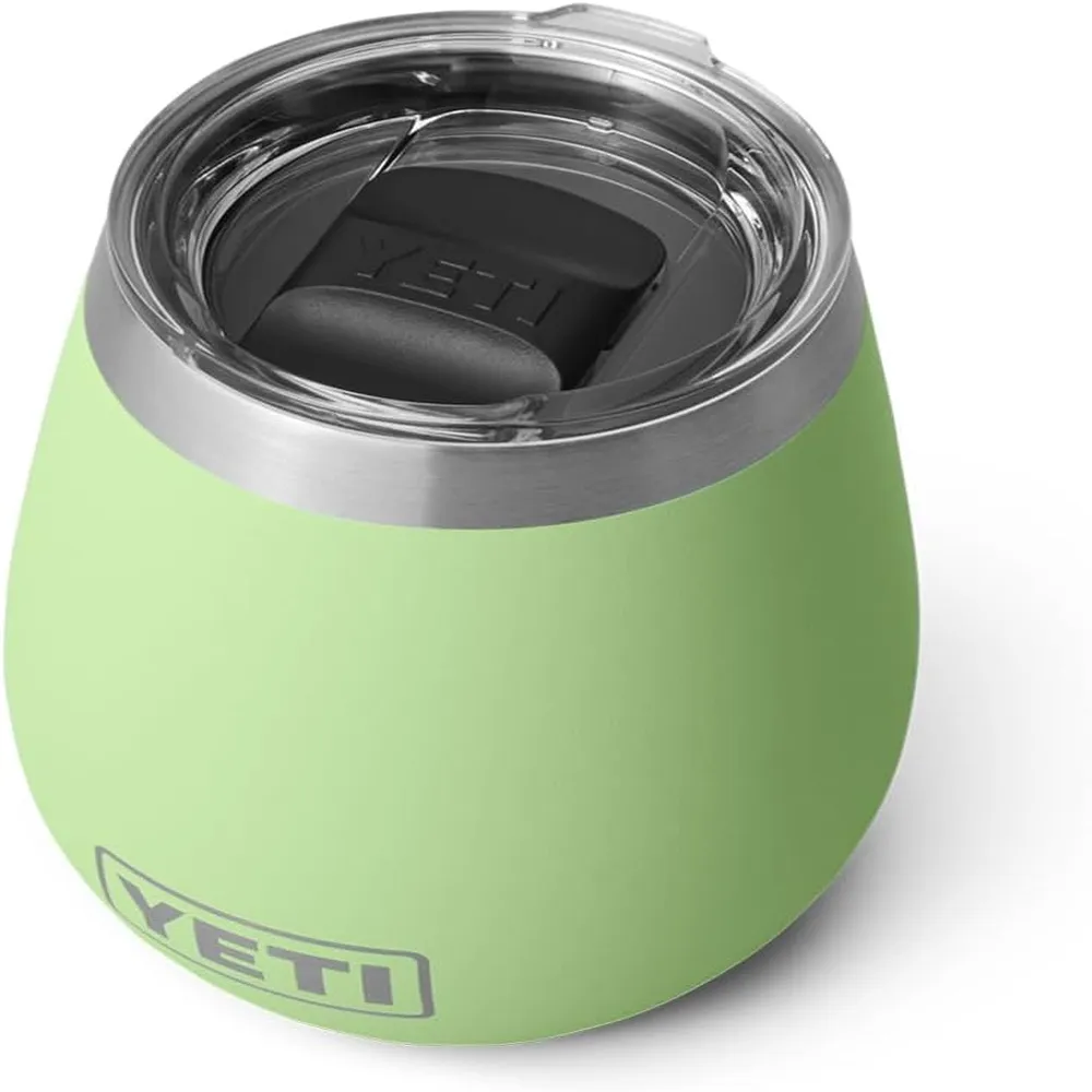 YETI Rambler Vaso de vino de 10 oz de acero inoxidable con tapa MagSlider color verde limón