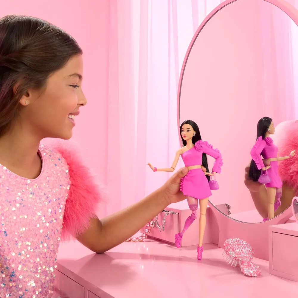 BARBIE DELUXE ESTILO 2 BARBIECORE CABELLO NEGRO