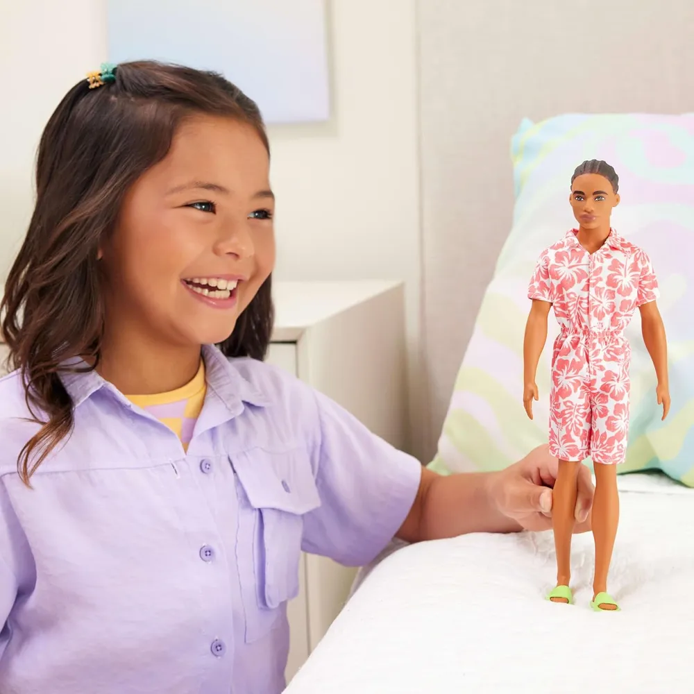 b0d7ptjk3z_1_webp.webp BARBIE Ken 11"/28 cm mono coral