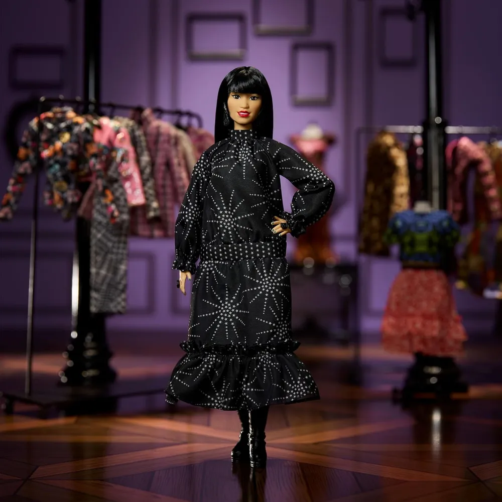 b0d9r78jvw_1_webp.webp BARBIE ANNA SUI MUÑECA ESTILO BOHO CHIC