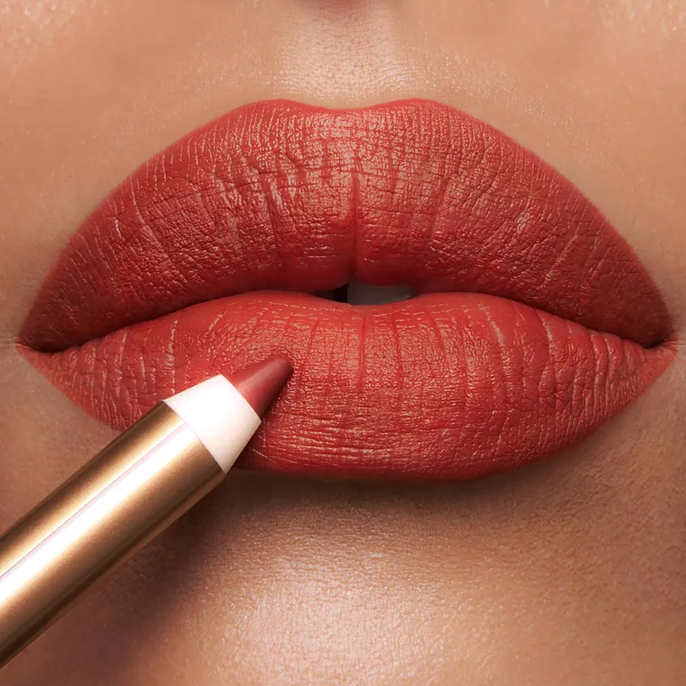 Charlotte Tilbury Lip Cheat Lápiz delineador de labios | Mark Of A Kiss - rojo apagado