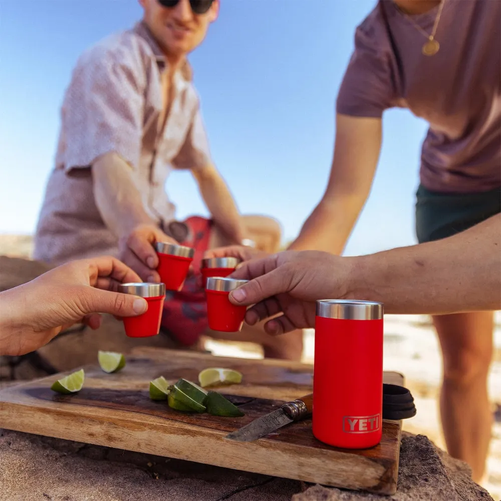 YETI Rambler Juego de 4 vasos de chupito con estuche de transporte color rojo