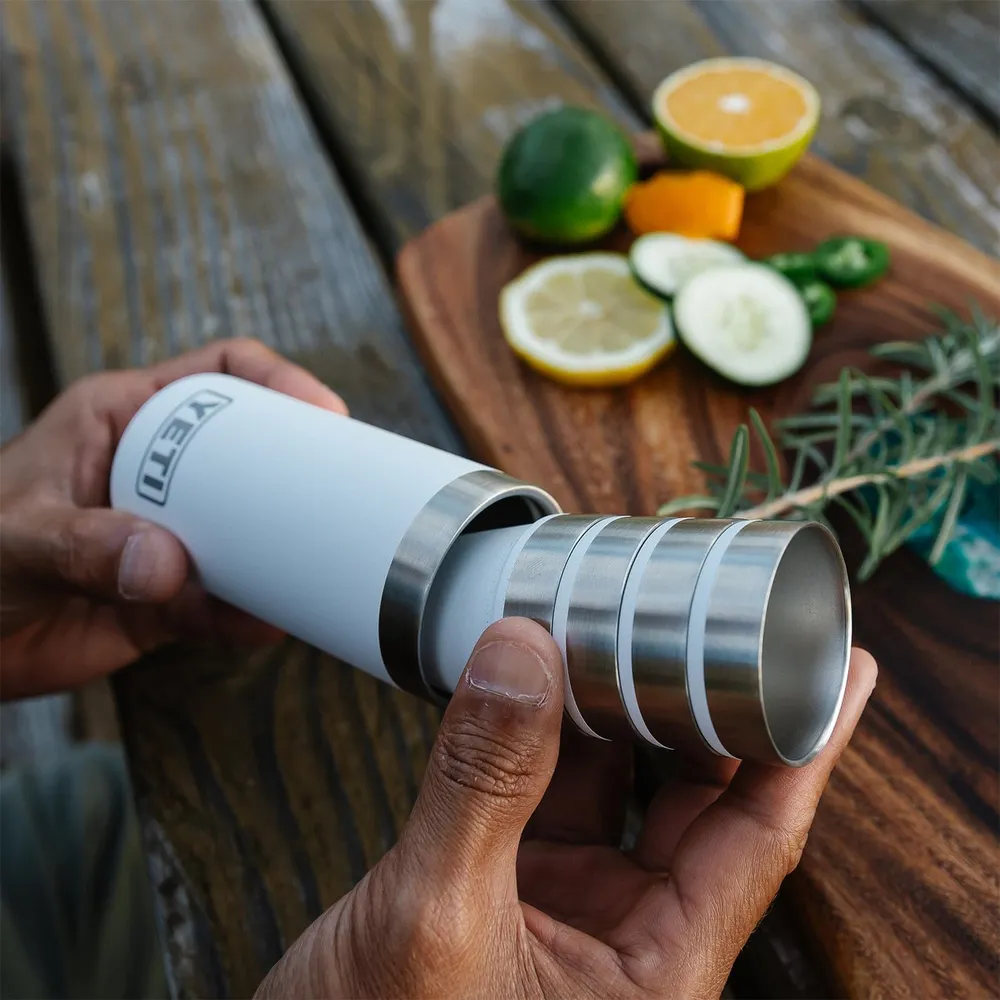 YETI Rambler Juego de 4 vasos de chupito con estuche de transporte color negro