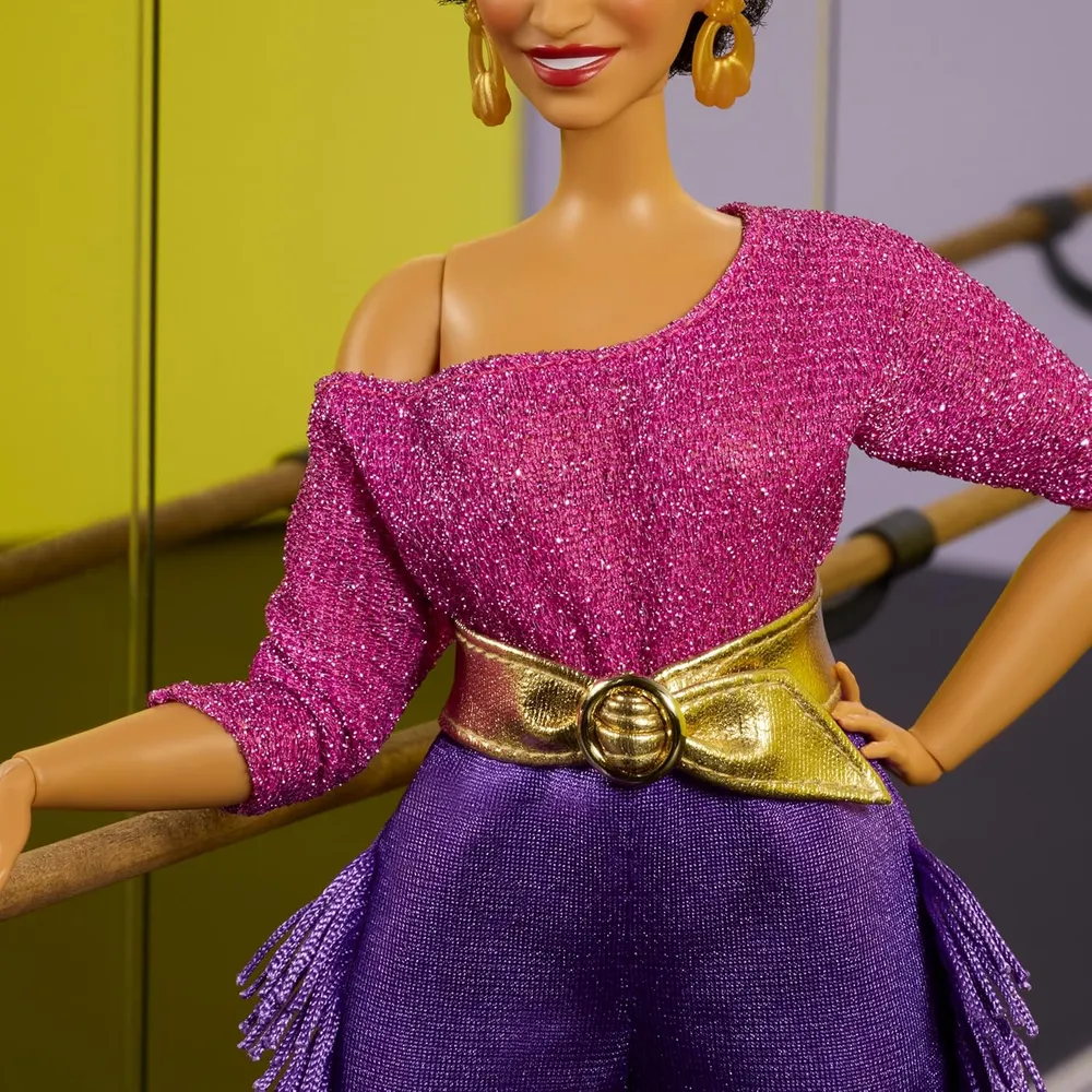 BARBIE SIGNATURE DEBBIE ALLEN MUÑECA CON ACCESORIOS