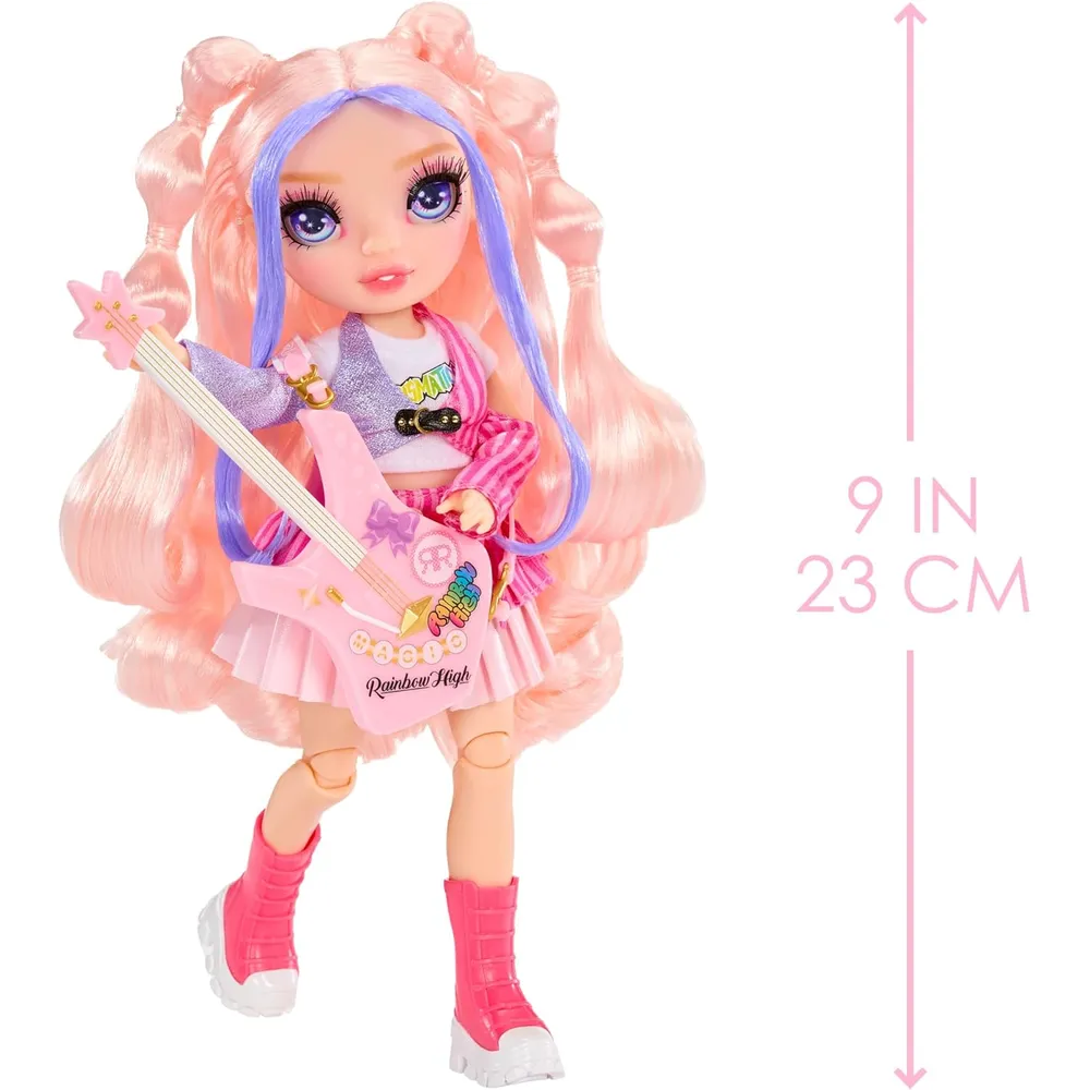 b0dlywgmjs_4_webp.webp Rainbow High Jr. Banda de Rock Bella muñeca