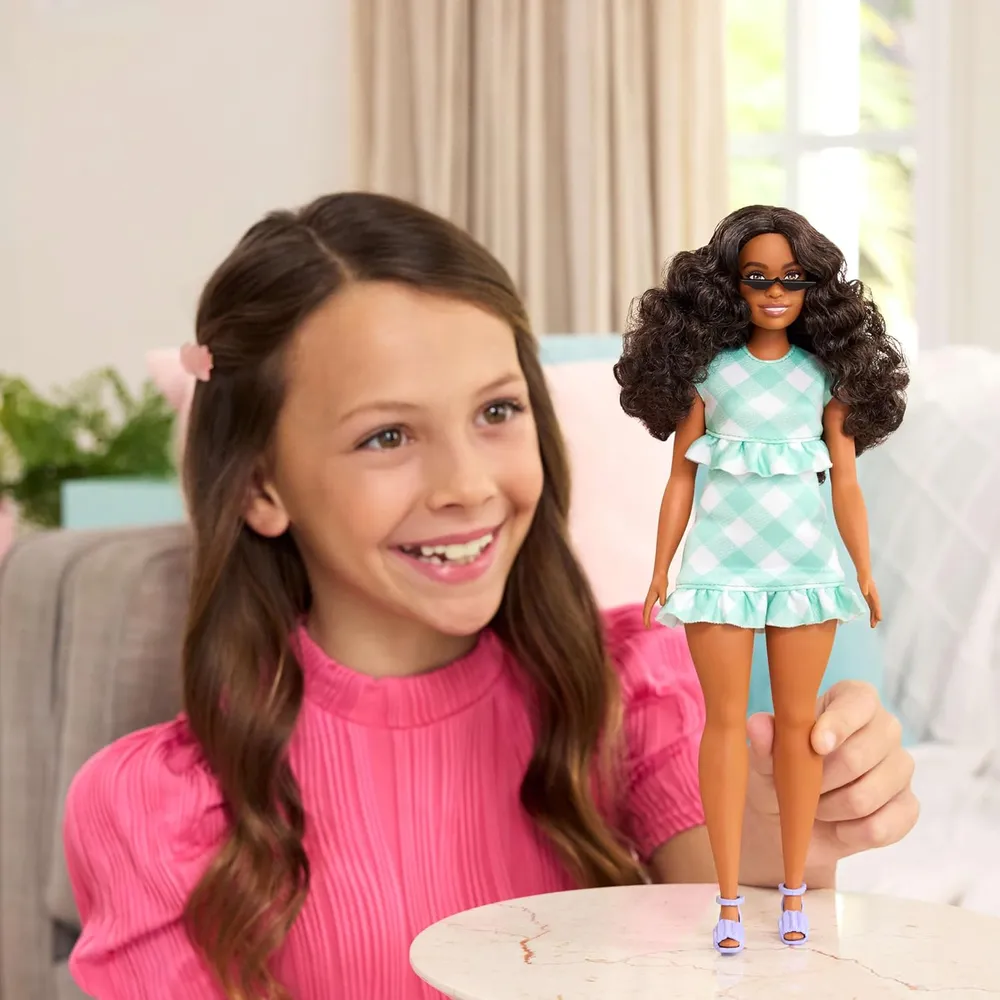 BARBIE FASHIONISTAS MUÑECA CABELLO CASTAÑO VESTIDO CUADROS