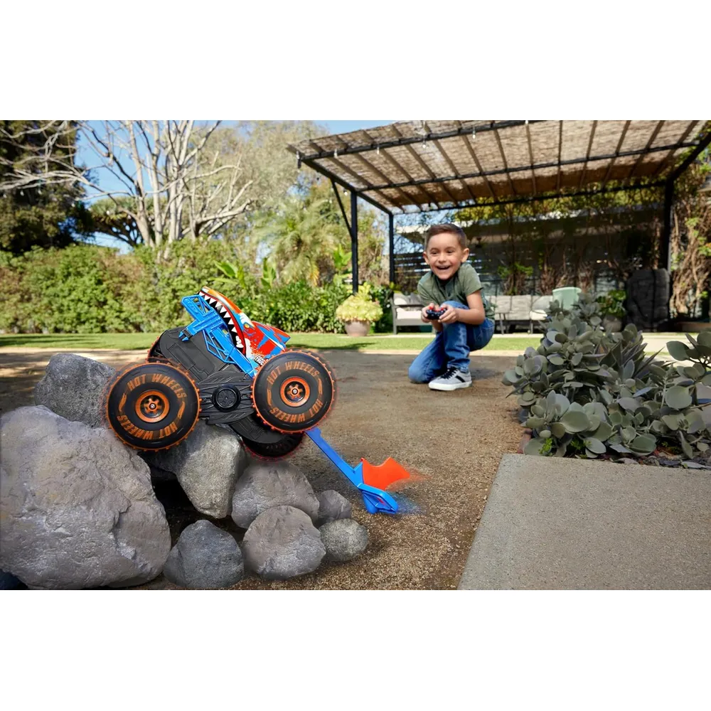 b0dmwf97xf_1_webp.webp HOT WHEELS AUTO RC TIGER SHARK MONSTER TRUCKS