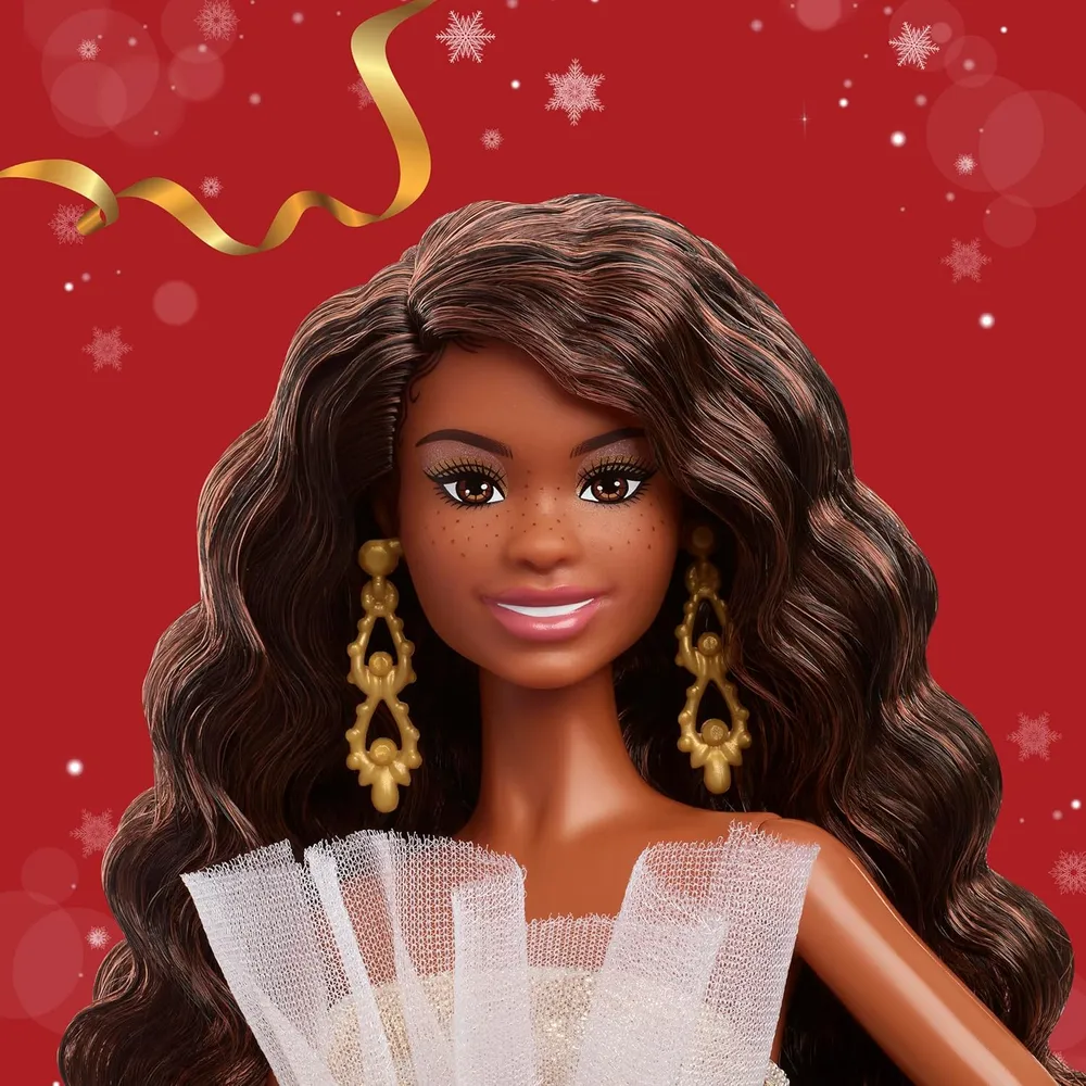 Barbie Moda navideña 2025 cabello negro vestido plateado dorado