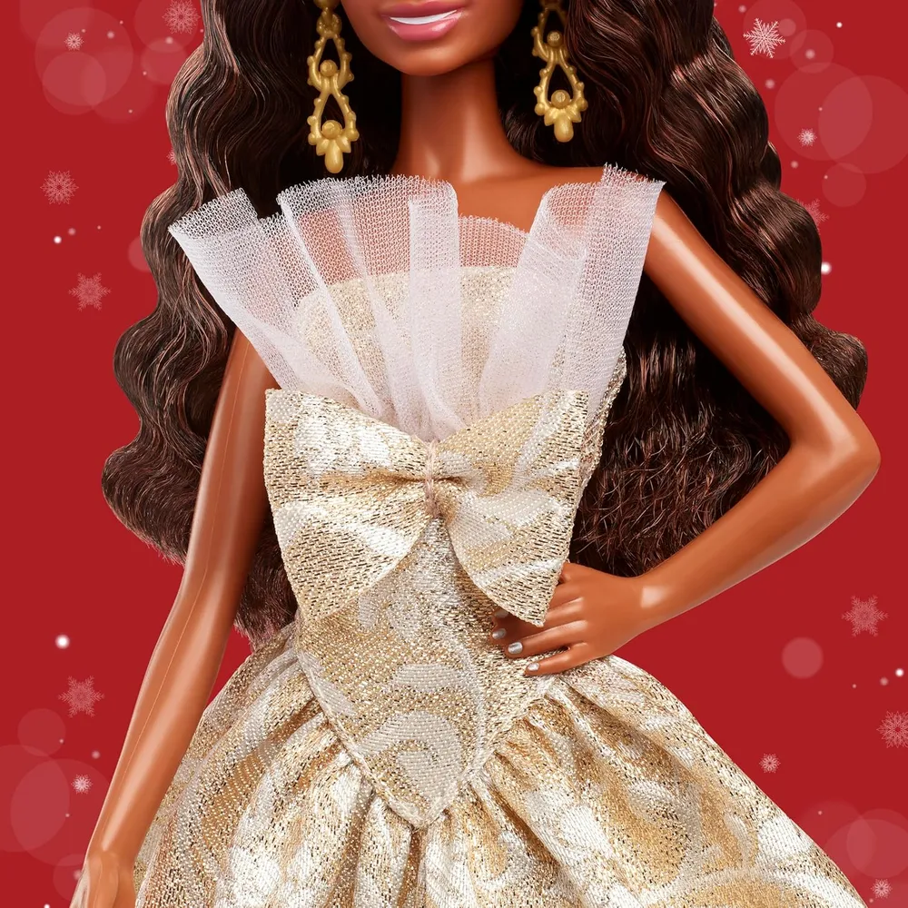 Barbie Moda navideña 2025 cabello negro vestido plateado dorado