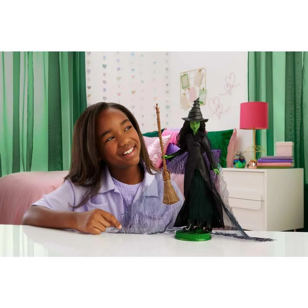 b0dpqrlw9l_1_webp.webp MUÑECA ELPHABA WICKED DELUXE CON 4 ACCESORIOS DE MODA