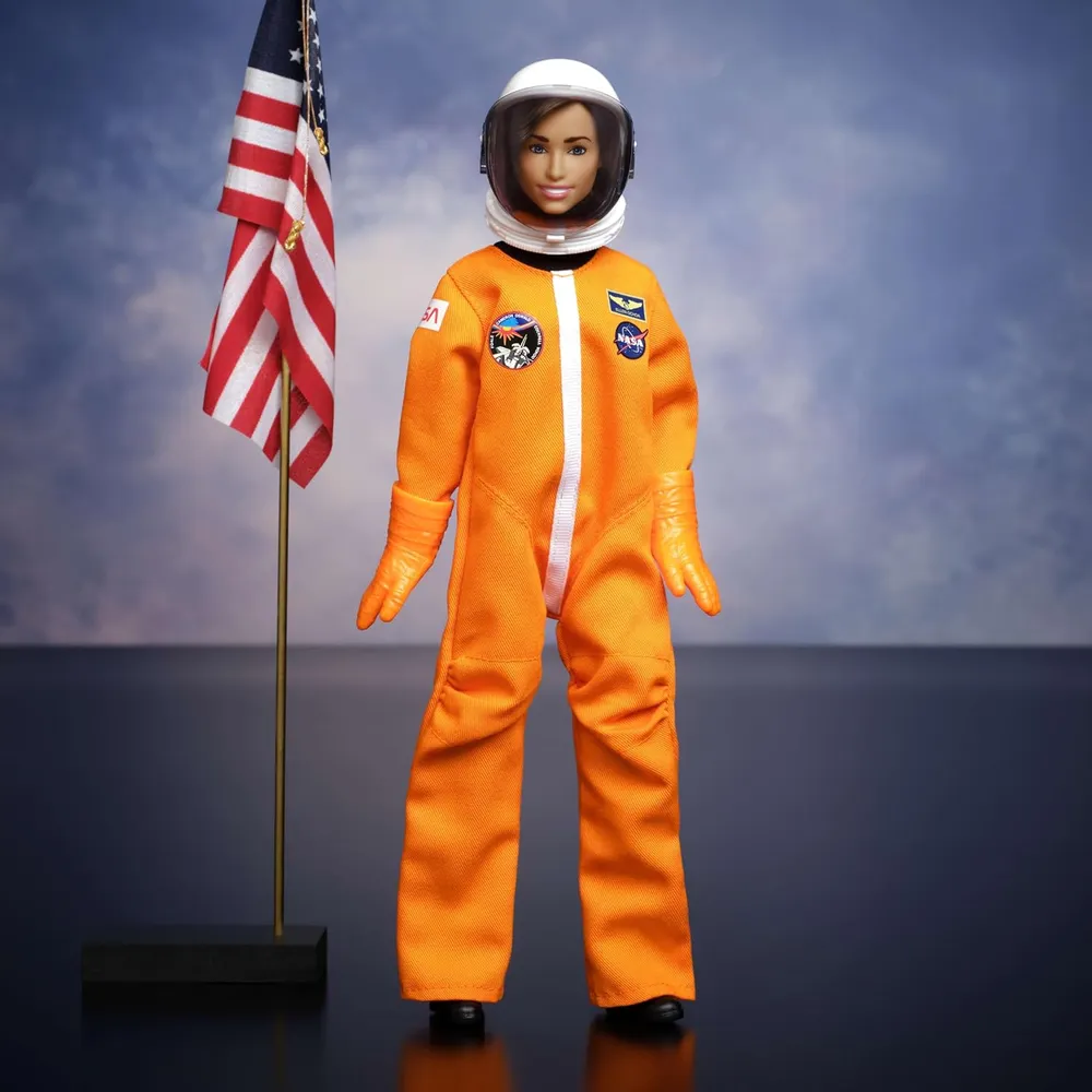 b0dqwt425p_4_webp.webp BARBIE SIGNATURE ELLEN OCHOA MUÑECA ASTRONAUTA