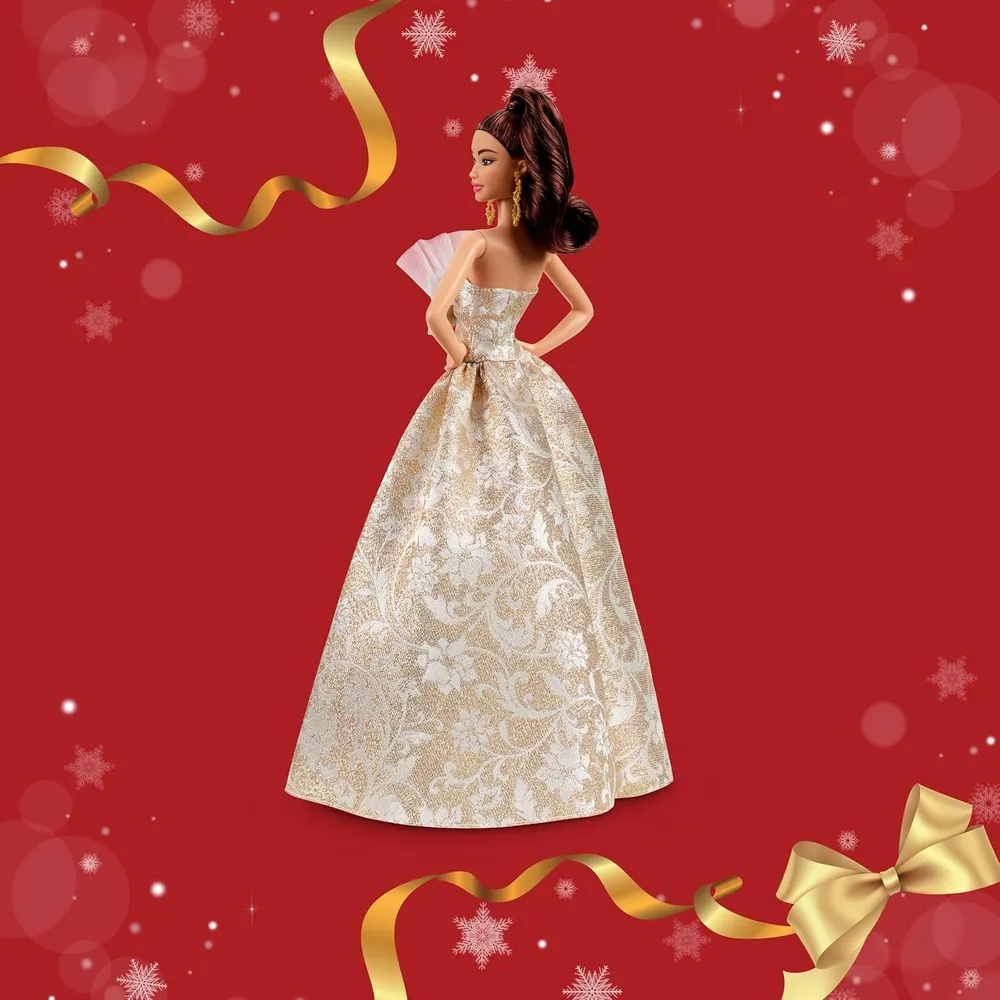 Barbie moda navideña 2025 cabello castaño vestido plateado dorado