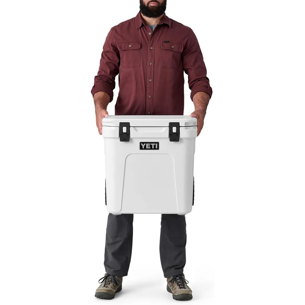 b0ds6mlygd_5_webp.webp YETI Roadie 48 Cooler Con Ruedas Y Mango Retráctil | Amarillo Neón