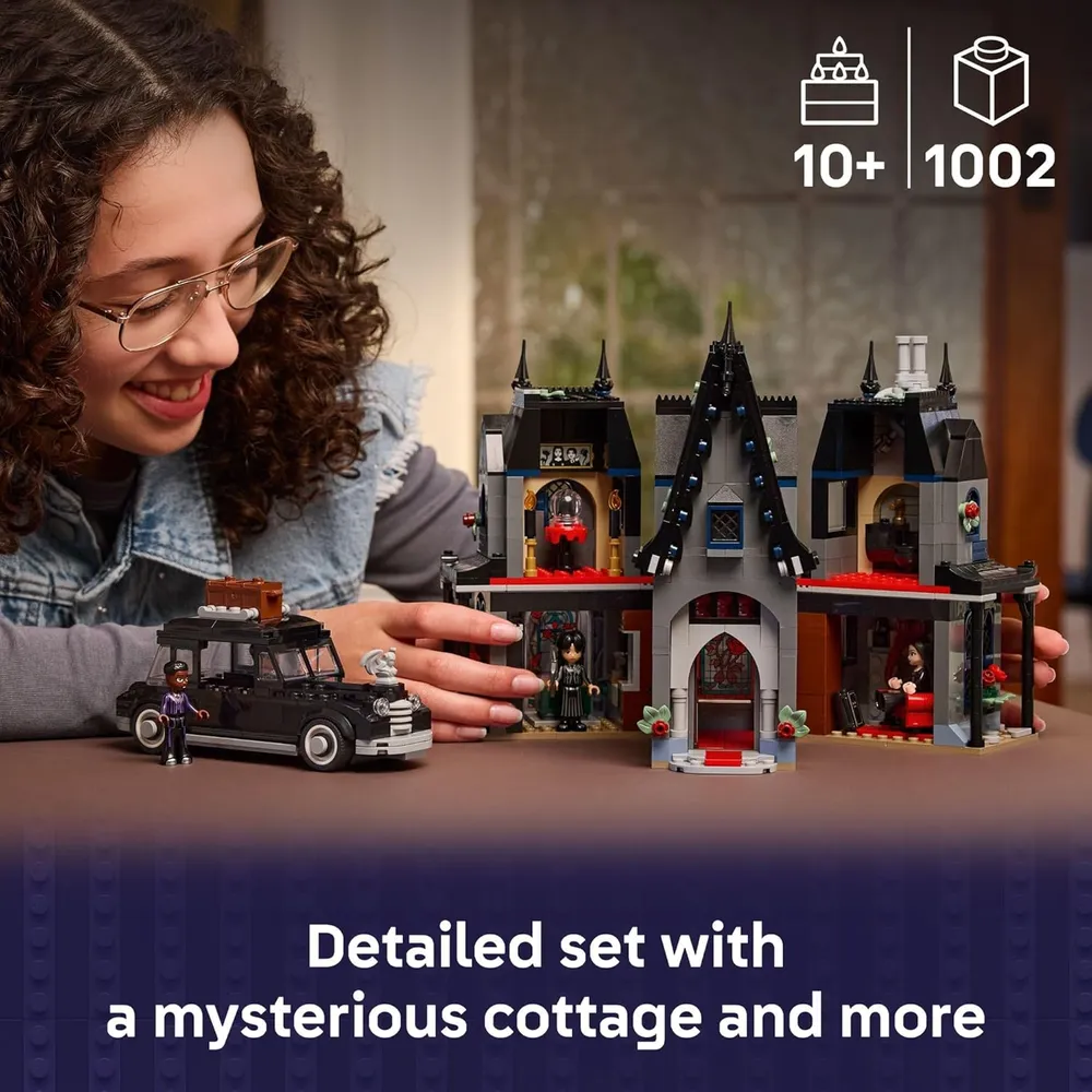 Lego Miércoles, casita de Morticia con coche y minimuñecas