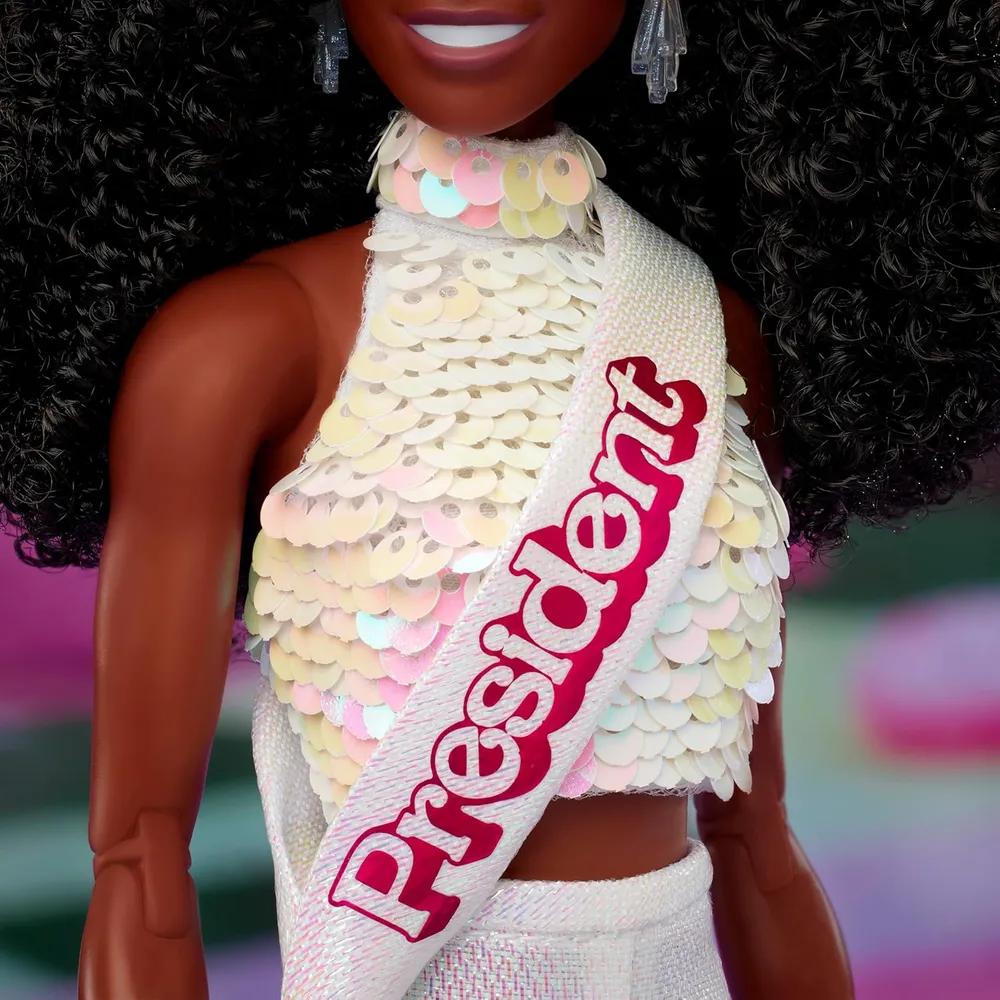 BARBIE PELÍCULA PRESIDENTA ISSA RAE MUÑECA