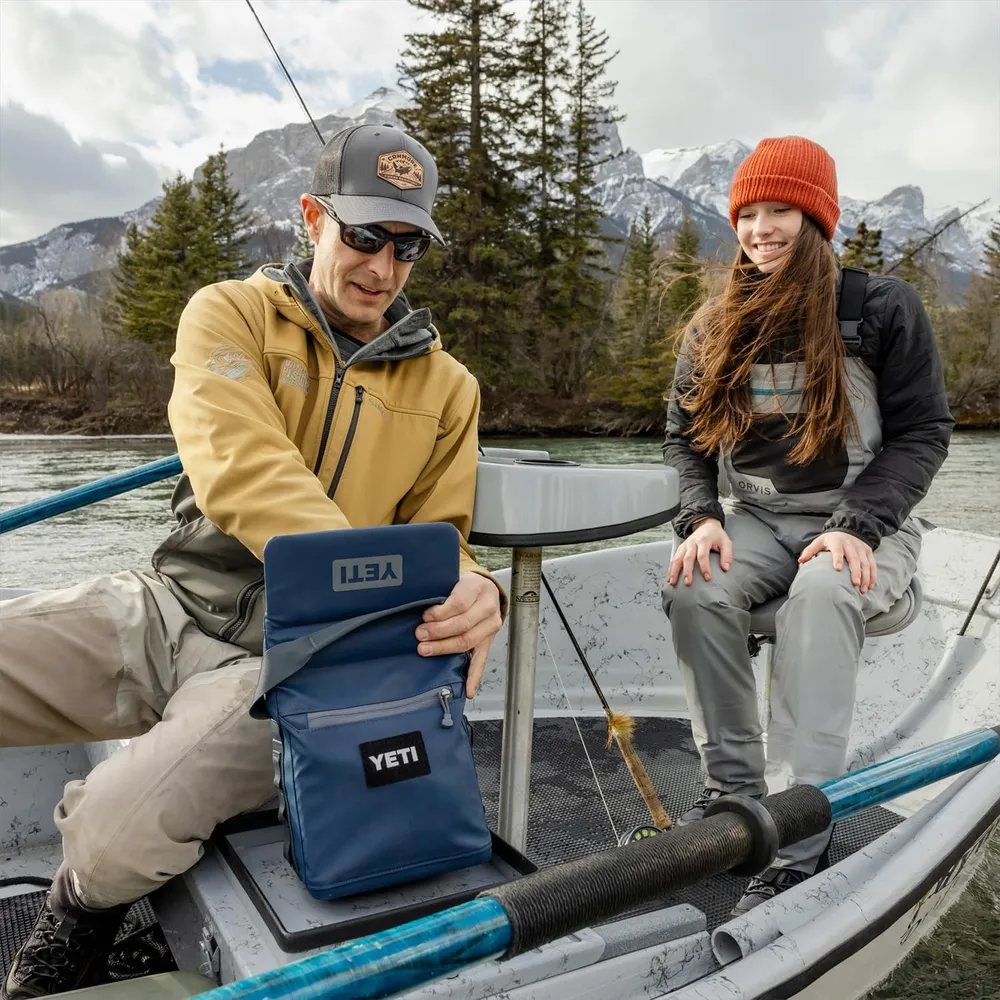 b0f79ykccy_5_webp.webp YETI Daytrip Lonchera Térmica 6 Litros | Rojo