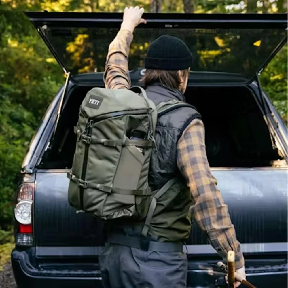 b0f9zdnxsb_3_webp.webp YETI Mochila de Viaje de 27L | Rosa Bebé