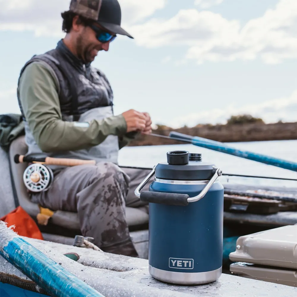 YETI Rambler Jarra con Tapa Magnética de 1 Galón | Azul Marino