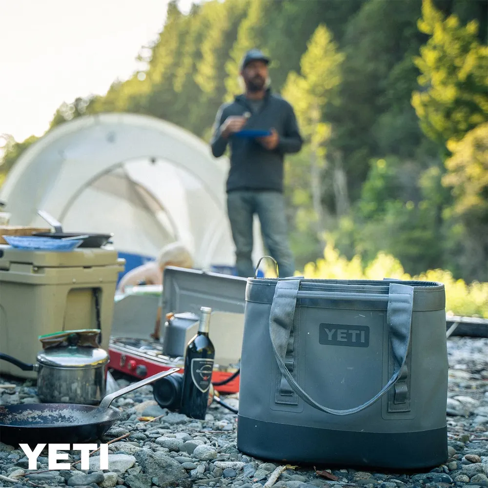 YETI Carrycall 35 Bolsa de Mano Impermiable | Verde Oscuro