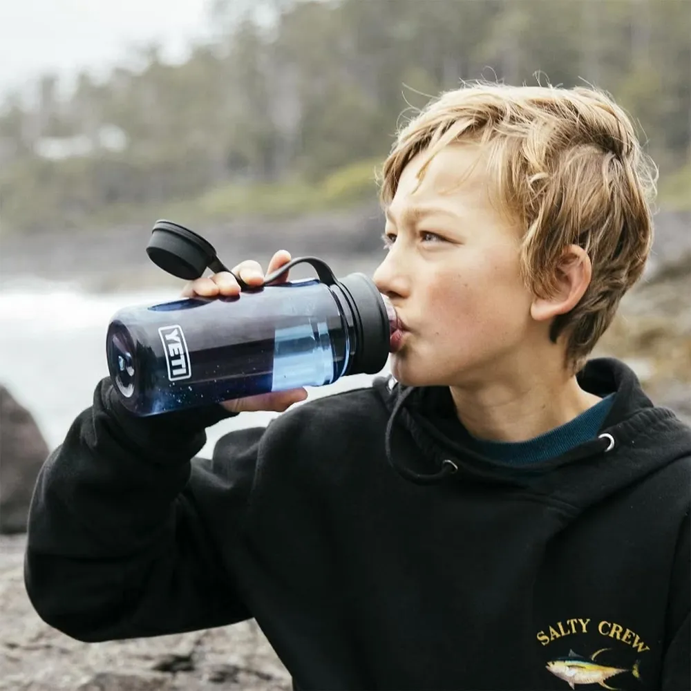 YETI Botella Yonder con Tapa de Amarre de 20 oz | Verde Oscuro