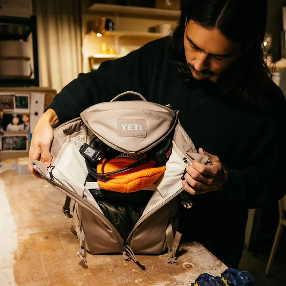 b0f9zvmp5w_3_webp.webp YETI Mochila de Viaje de 22L | Rosa Bebé