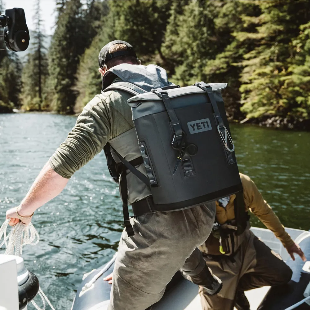 YETI Hopper M40 Cooler Portátil Protección Magnética | Verde Oscuro