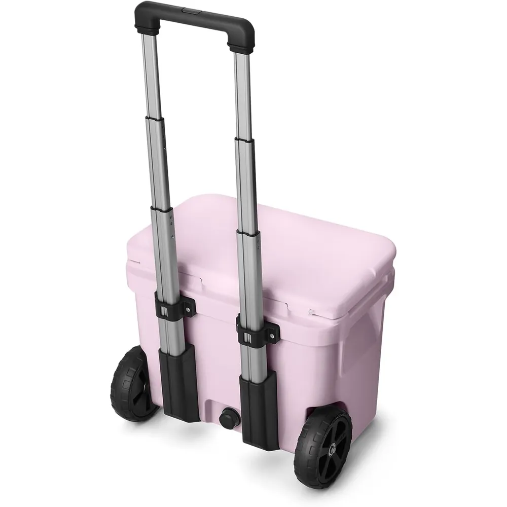 YETI Roadie 32 Cooler Con Ruedas Y Mango Retráctil | Rosa Bebé
