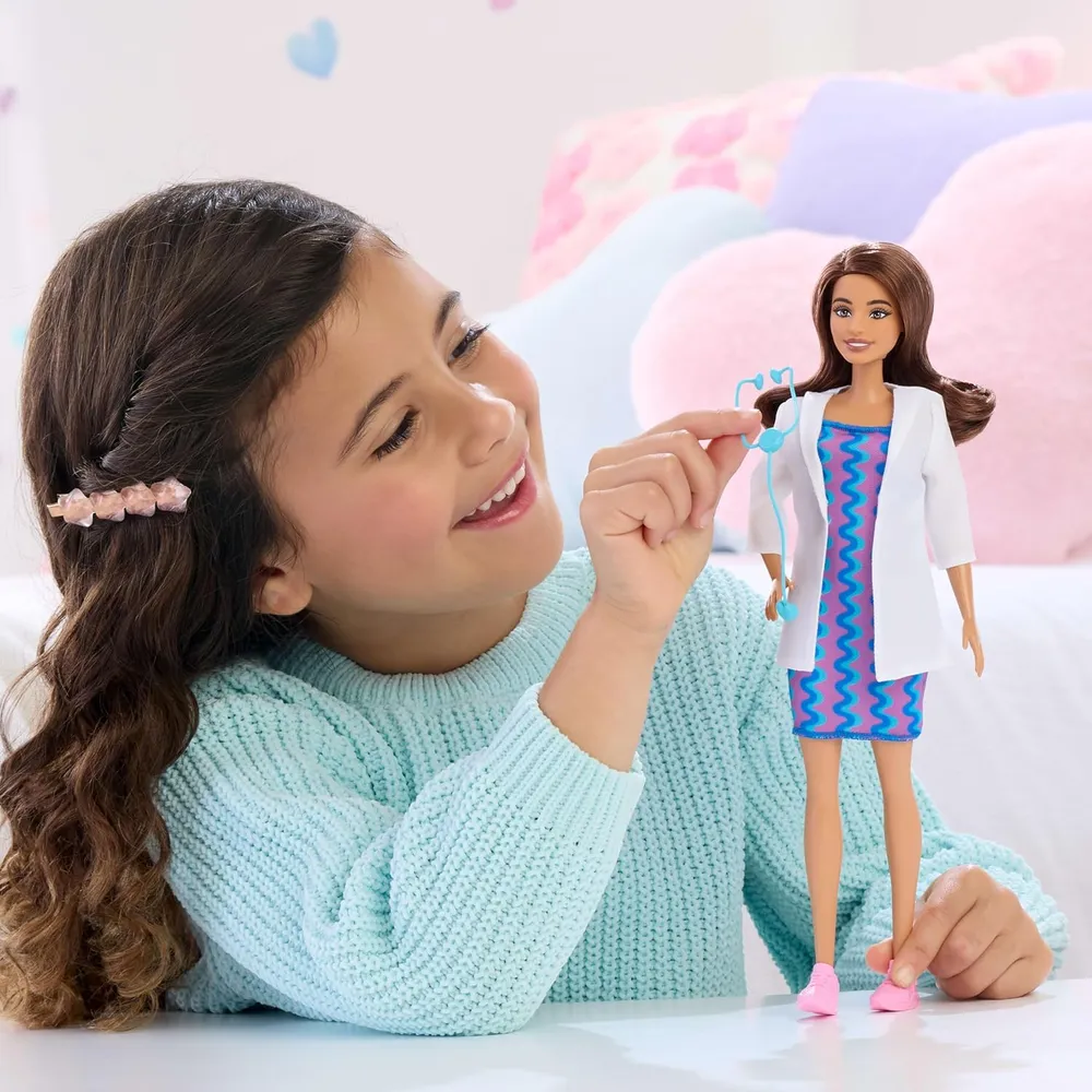 BARBIE DOCTORA MUÑECA CON BATA Y ESTETOSCOPIO