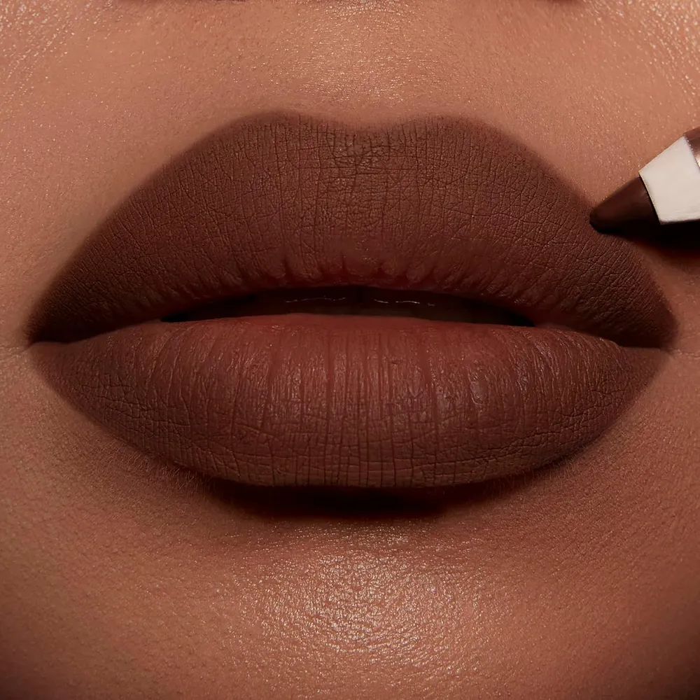 Charlotte Tilbury Lip Cheat Lápiz delineador de labios | Foxy Brown - marrón ante
