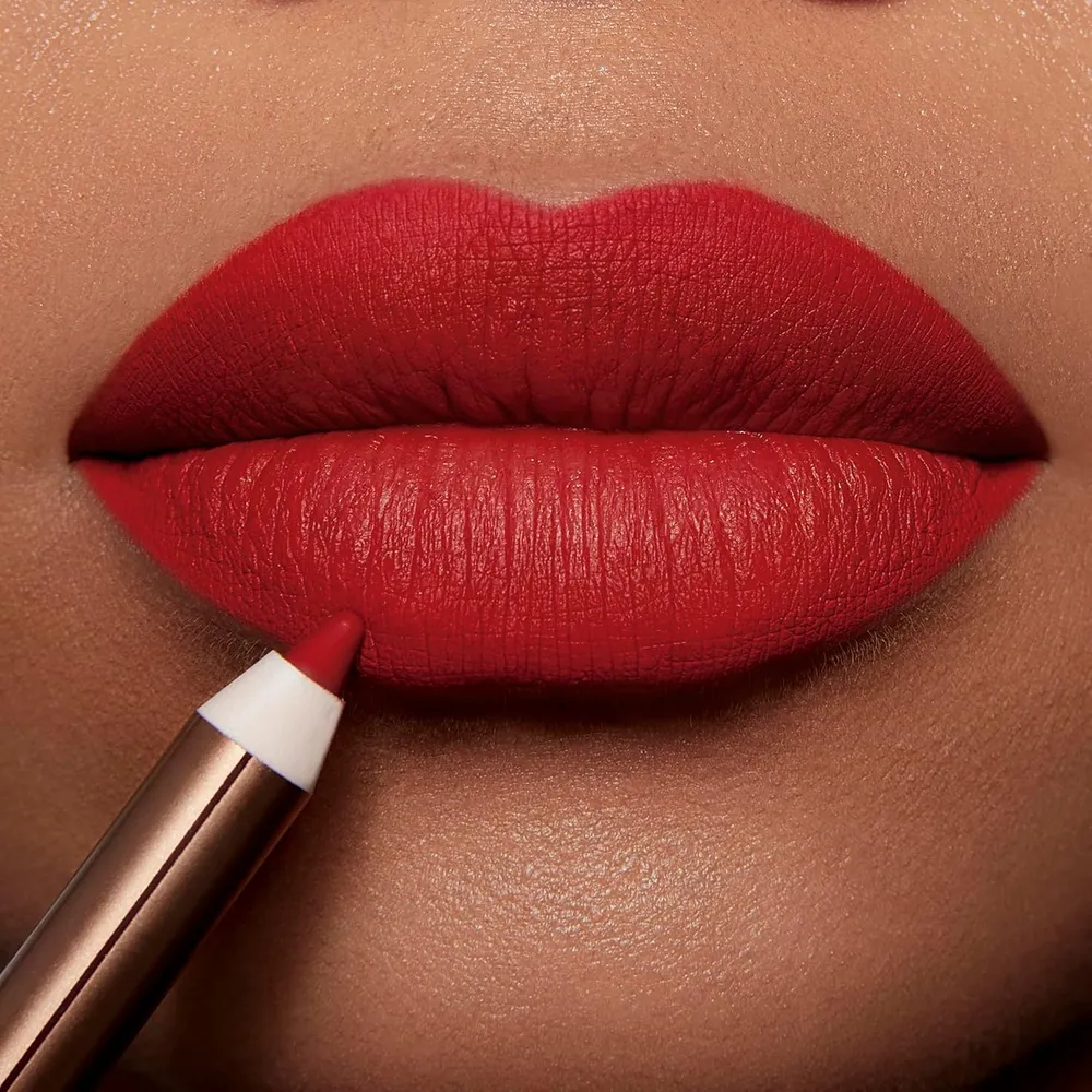 Charlotte Tilbury Lip Cheat Lápiz delineador de labios | Kiss 'N' Tell - rojo escarlata cálido